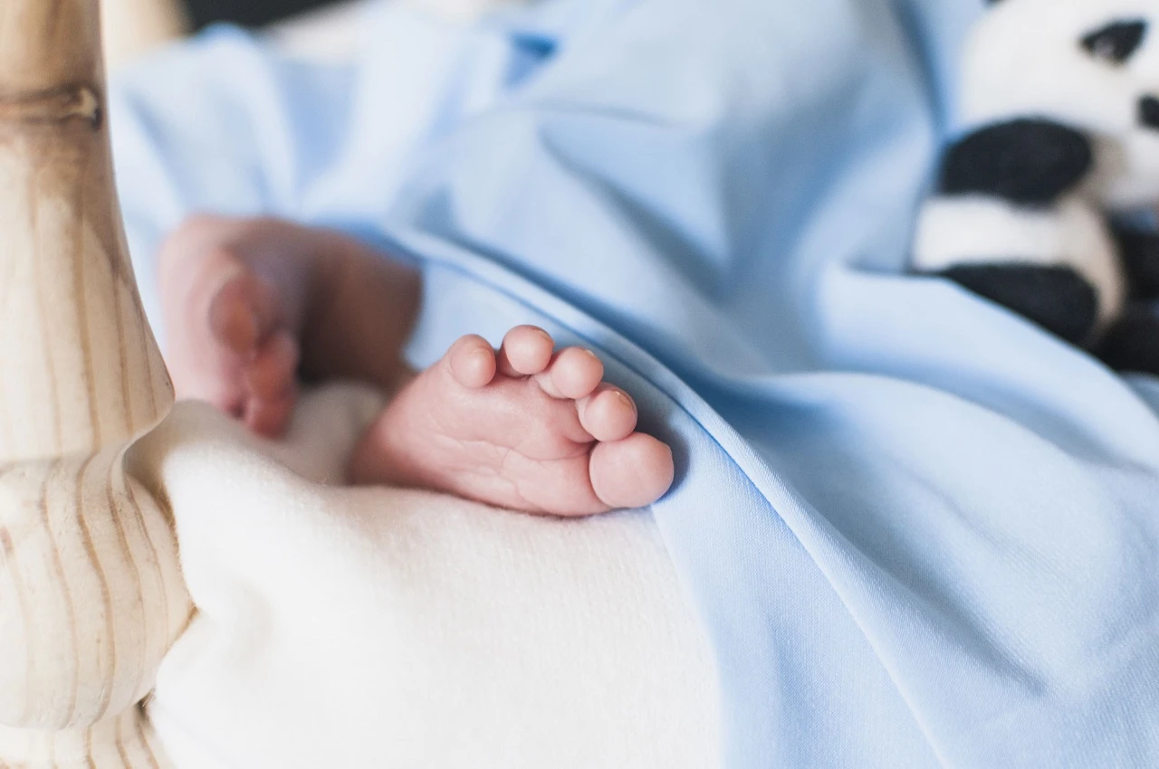 Первый месяц жизни. Каким врачам нужно показать ребенка?