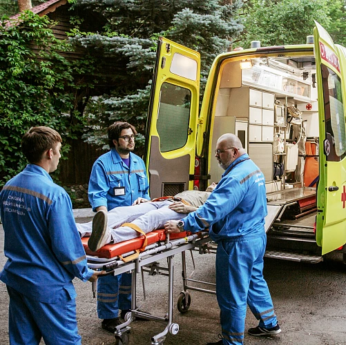 Скорая «поликлиника на колесах» медцентра «Лотос» 