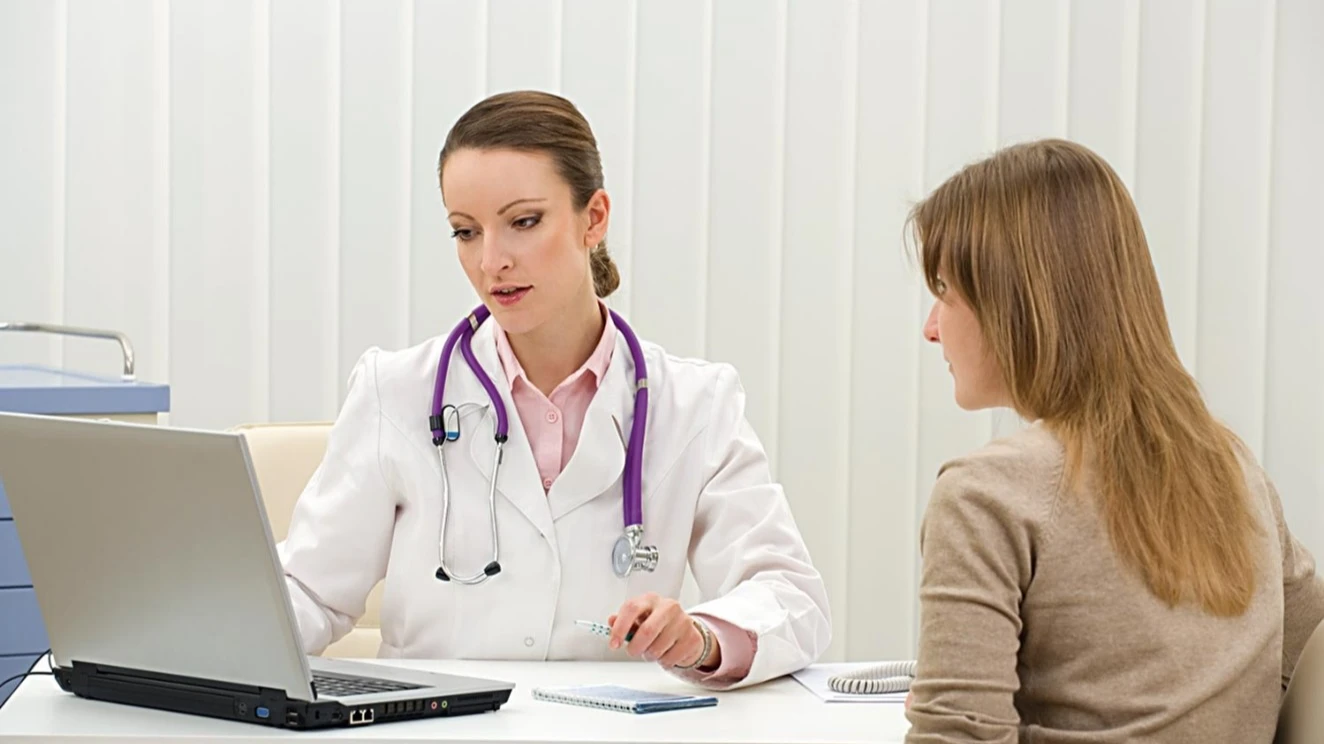 На приеме у врача общей практики. Прием терапевта. Обследование в поликлинике. На приеме у врача общей практики. На приеме у врача общей практики.